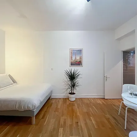 Апартаменты Near Bastille Париж